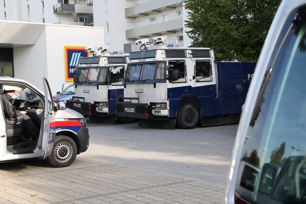 SOCCER - UEFA EL, Sturm vs Lazio GRAZ,AUSTRIA,06.OCT.22 - SOCCER - UEFA Europa League, SK Sturm Graz vs SS Lazio Roma. Image shows water canon vehicle of the austrian police.  GEPAxpictures xChrisxBauer