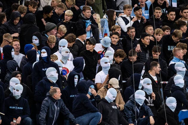 221006 Masked supporters of Malmö FF ahead of the UEFA Europa League match between Malmö FF and Union Berlin on October 6, 2022 in Malmö Photo Petter Arvidson BILDBYRAN code PA PA0409 football football soccer fotball uefa europa league malmö ff union berlin bbeng audience,  Copyright: PETTERxARVIDSON BB221006PA035