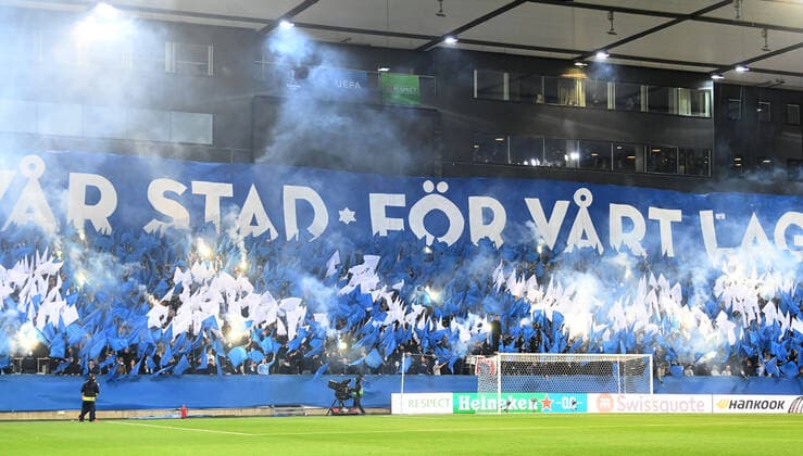 Football, men, 2022 2023 season, Europa League, Malmö FF 1 FC Union Berlin group stage, Group D, Matchday 3 , Malmö FF fans burn fireworks, 06 10 2022, Copyright: xMatthiasxKochx