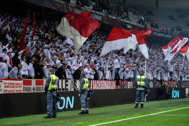 221006 Security guards in front of supporters of Union Berlin during the UEFA Europa League match between Malmö FF and Union Berlin on October 6, 2022 in Malmö Photo Petter Arvidson BILDBYRAN code PA PA0409 fotbol football soccer fotball uefa europa league malmö ff union berlin bbeng audience,  Copyright: PETTERxARVIDSON BB221006PA046
