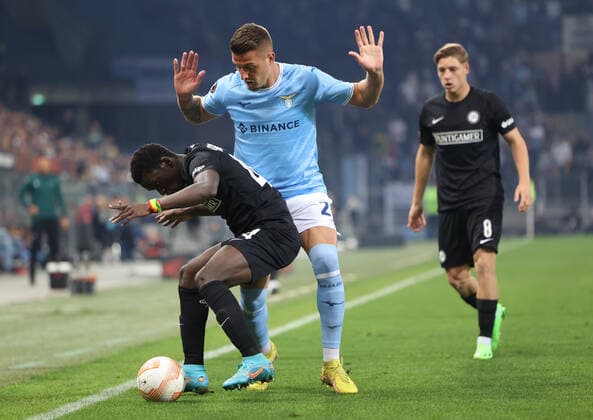 SOCCER - UEFA EL, Sturm vs Lazio GRAZ,AUSTRIA,06.OCT.22 - SOCCER - UEFA Europa League, SK Sturm Graz vs SS Lazio Roma. Image shows Amadou Dante (Sturm) and Sergej Milinkovic-Savic (Lazio).  GEPAxpictures xChrisxBauer