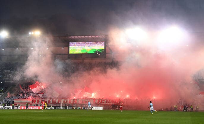 Football, men, 2022 2023 season, Europa League, Malmö FF 1 FC Union Berlin group stage, Group D, Matchday 3 , 1 FC Union fans burn fireworks, 06 10 2022, Copyright: xMatthiasxKochx