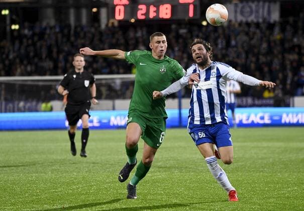 Jakub Piotrowski (L) of Ludogorets vies the ball with Perparim Hetemaj of HJK during the UEFA Europa League Group C first leg football match HJK Helsinki vs PFC Ludogorets Razgrad in Helsinki, Finland on October 6, 2022. Helsinki Finland LKFTJK20221006200807NCCZ  Copyright: xEmmixKorhonenx LKFTJK20221006200807NCCZ