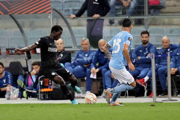 SOCCER - UEFA EL, Sturm vs Lazio GRAZ,AUSTRIA,06.OCT.22 - SOCCER - UEFA Europa League, SK Sturm Graz vs SS Lazio Roma. Image shows Amadou Dante (Sturm) and Elseid Hysai(Lazio).  GEPAxpictures xHansxOberlaender
