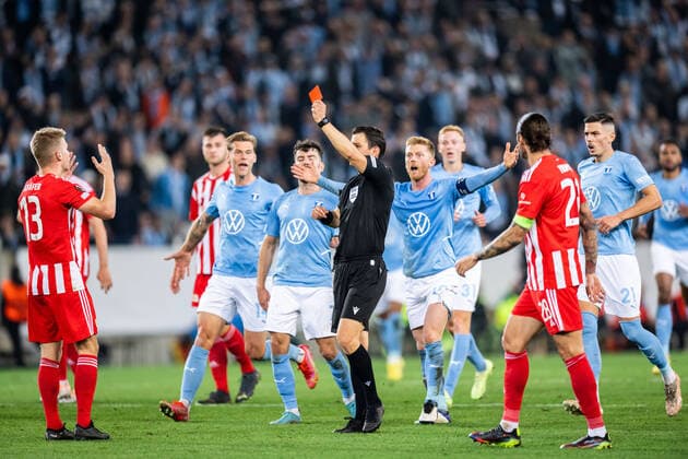 221006 Andras Schäfer of Union Berlin receives a red card from Referee Halil Umut Meler during the UEFA Europa League match between Malmö FF and Union Berlin on October 6, 2022 in Malmö Photo Petter Arvidson BILDBYRAN code PA PA0409 football football soccer fotball uefa europa league malmö ff union berlin bbeng,  Copyright: PETTERxARVIDSON BB221006PA077