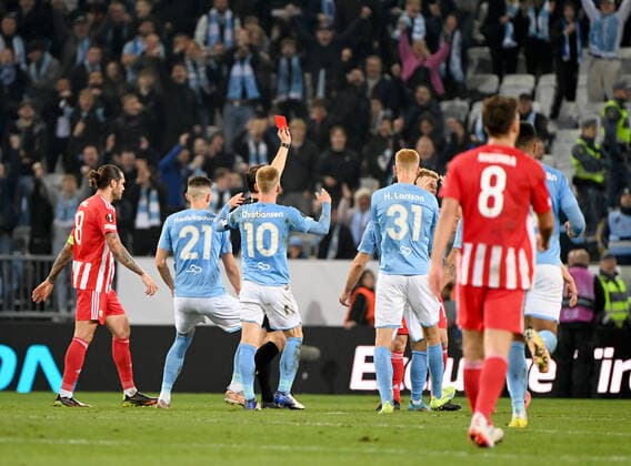 Football, men, 2022 2023 season, Europa League, Malmö FF 1 FC Union Berlin group stage, Group D, Matchday 3 , v l Referee Halil Umut Meler shows Andras Schäfer 1 FC Union the red card, 06 10 2022, Copyright: xMatthiasxKochx