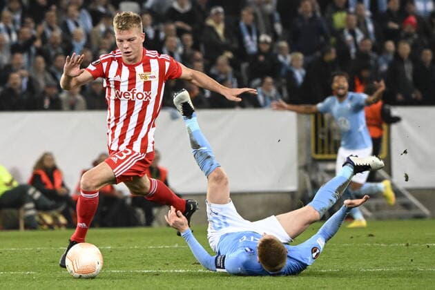 MALMÖ 20221006 Union Berlins András Schäfer brings down Malmös captain Anders Christiansen and is sent off in the last minute of the first half during Thursdays football match in the Europa League, group D, between Malmö FF and FC Union Berlin at Eleda Stadium New Malmö Stadion Malmö Sweden FOOTBALL x50090x,  Copyright: xJohanxNilsson TTx EUROPA LEAGUE MALMÖ FF-UNION BERLIN