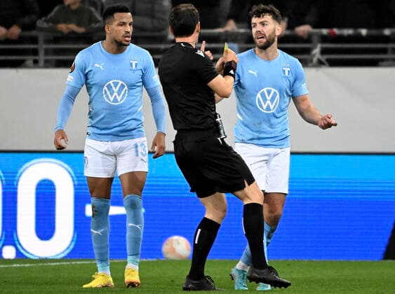 MALMÖ 20221006 Malmös Erdal Rakip receives a yellow card in the 42nd minute of the match during Thursdays football match in the Europa League, group D, between Malmö FF and FC Union Berlin at Eleda Stadium New Malmö Stadium Malmö Sweden FOOTBALL x50090x,  Copyright: xJohanxNilsson TTx EUROPA LEAGUE MALMÖ FF-UNION BERLIN