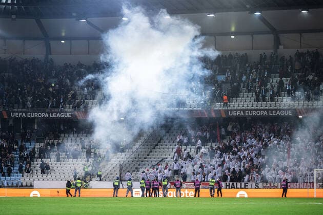 221006 Disturbance in the stands during the UEFA Europa League match between Malmö FF and Union Berlin on October 6, 2022 in Malmö Photo Petter Arvidson BILDBYRAN code PA PA0409 football football soccer fotball uefa europa league malmö ff union berlin bbeng audience,  Copyright: PETTERxARVIDSON BB221006PA097