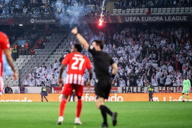 221006 Disturbance in the stands during the UEFA Europa League match between Malmö FF and Union Berlin on October 6, 2022 in Malmö Photo Petter Arvidson BILDBYRAN code PA PA0409 football football soccer fotball uefa europa league malmö ff union berlin bbeng audience,  Copyright: PETTERxARVIDSON BB221006PA098