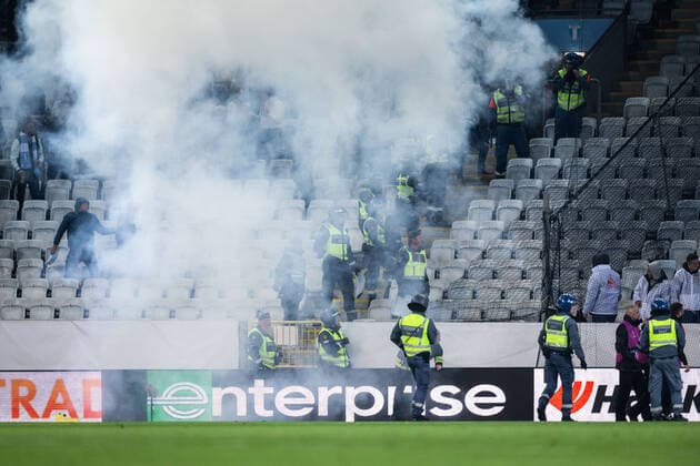 221006 Disturbance in the stands during the UEFA Europa League match between Malmö FF and Union Berlin on October 6, 2022 in Malmö Photo Petter Arvidson BILDBYRAN code PA PA0409 football football soccer fotball uefa europa league malmö ff union berlin bbeng public pyrotechnics,  Copyright: PETTERxARVIDSON BB221006PA100
