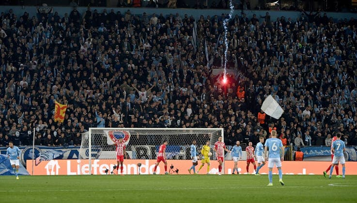 Football, men, season 2022 2023, Europa League, Malmö FF 1 FC Union Berlin group stage, group D, matchday 3 , from the blocks of Union fans are fired rockets onto the field, 06 10 2022, Copyright: xMatthiasxKochx