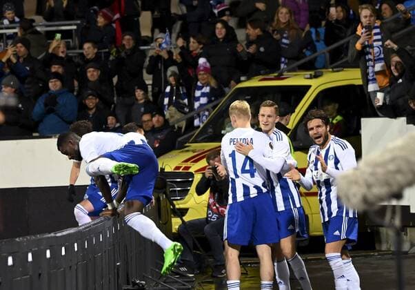 HJK players celebrate 1-1 equalizer by Perparim Hetemaj (R) during the UEFA Europa League Group C first leg football match HJK Helsinki vs PFC Ludogorets Razgrad in Helsinki, Finland on October 6, 2022. Helsinki Finland LKFTJK20221006210227GQSX  Copyright: xEmmixKorhonenx LKFTJK20221006210227GQSX