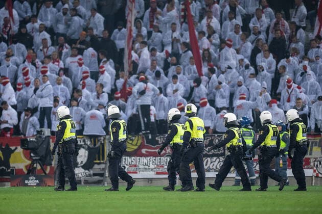 221006 Police on the pitch after disturbance in the stands during the UEFA Europa League match between Malmö FF and Union Berlin on October 6, 2022 in Malmö Photo Petter Arvidson BILDBYRAN code PA PA0409 football football soccer fotball uefa europa league malmö ff union berlin bbeng,  Copyright: PETTERxARVIDSON BB221006PA101