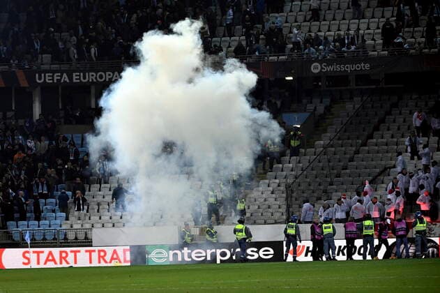 MALMÖ 20221006 The German fans shoot firecrackers and fireworks during Thursdays soccer match in the Europa League, group D, between Malmö FF and FC Union Berlin at Eleda Stadium New Malmö Stadion Malmö Sweden FOOTBALL x50090x,  Copyright: xJohanxNilsson TTx EUROPA LEAGUE MALMÖ FF-UNION BERLIN