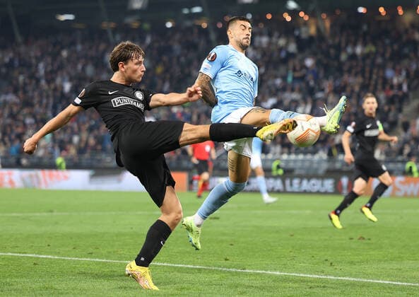 SOCCER - UEFA EL, Sturm vs Lazio GRAZ,AUSTRIA,06.OCT.22 - SOCCER - UEFA Europa League, SK Sturm Graz vs SS Lazio Roma. Image shows William Boeving (Sturm) and Mattia Zaccagni (Lazio).  GEPAxpictures xChrisxBauer