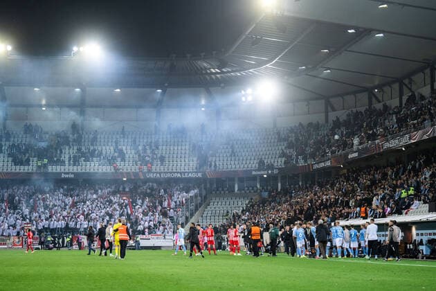 221006 Players leaving after bengals being thrown onto the pitch during the UEFA Europa League match between Malmö FF and Union Berlin on October 6, 2022 in Malmö Photo Petter Arvidson BILDBYRAN code PA PA0409 football football soccer fotball uefa europa league malmö ff union berlin bbeng,  Copyright: PETTERxARVIDSON BB221006PA105