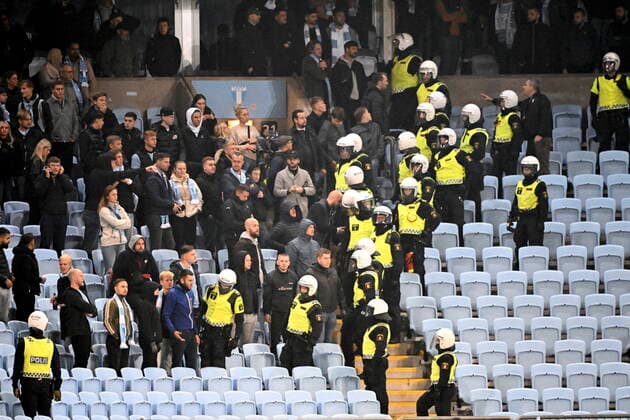 MALMÖ 20221006 Riot police at the stadium after the German heel, among other things, threw objects onto the pitch during Thursdays football match in the Europa League, group D, between Malmö FF and FC Union Berlin at the Eleda stadium New Malmö Stadion Malmö Sweden FOOTBALL x50090x,  Copyright: xJohanxNilsson TTx EUROPA LEAGUE MALMÖ FF-UNION BERLIN