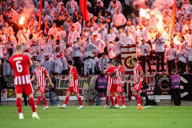 221006 Sheraldo Becker of Union Berlin celebrates with team mates after 0 1 during the UEFA Europa League match between Malmö FF and Union Berlin on October 6, 2022 in Malmö Photo Petter Arvidson BILDBYRAN code PA PA0409 football football soccer fotball uefa europa league malmö ff union berlin bbeng pyrotechnics cheer,  Copyright: PETTERxARVIDSON BB221006PA125