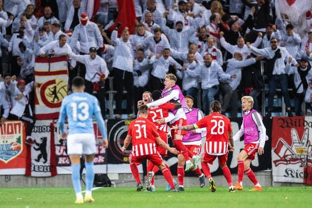 221006 Players of Union Berlin celebrate after 0 1 by Sheraldo Becker during the UEFA Europa League match between Malmö FF and Union Berlin on October 6, 2022 in Malmö Photo Petter Arvidson BILDBYRAN code PA PA0409 football football soccer fotball uefa europa league malmö ff union berlin bbeng cheers,  Copyright: PETTERxARVIDSON BB221006PA131