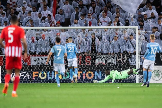 221006 Goalkeeper Ismael Diawara of Malmö FF concedes 0 1 during the UEFA Europa League match between Malmö FF and Union Berlin on October 6, 2022 in Malmö Photo Petter Arvidson BILDBYRAN code PA PA0409 football football soccer fotball uefa europa league malmö ff union berlin bbeng,  Copyright: PETTERxARVIDSON BB221006PA133