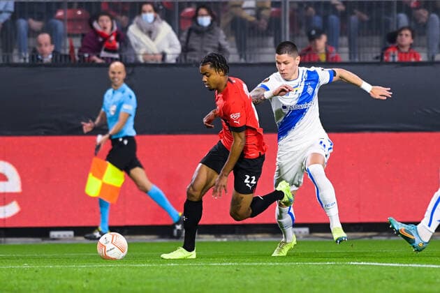 Lorenz ASSIGNON ( 22 - Rennes ) - Denys Popov ( 4 - Dynamo Kiev ) - FOOTBALL : Rennes vs Dynamo Kiev - Ligue Europa - 06 10 2022 FedericoPestellini Panoramic 