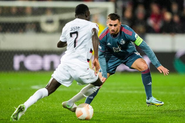 UEFA Europa League: FC Midtjylland v Feyenoord Herning - Pione Sisto of FC Midtjylland, Orkun Kokcu of Feyenoord during the match between FC Midtjylland v Feyenoord at MCH Arena on 6 October 2022 in Herning, Denmark. Copyright: xTomxBodex