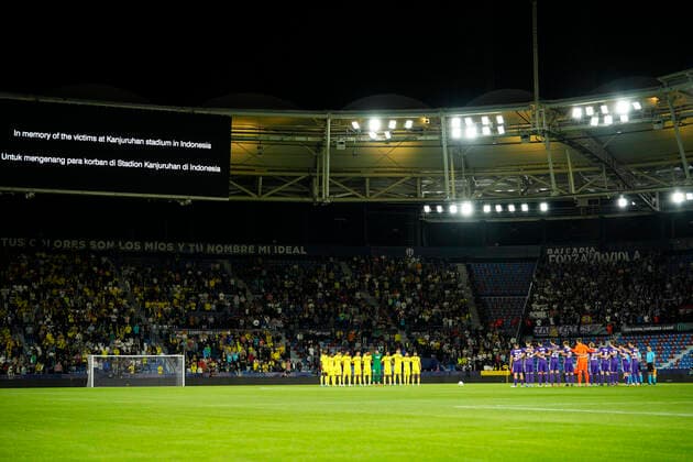 Villarreal CF v Austria Wien: Group C - UEFA Europa Conference League A moment of silence prior to the UEFA Europa Conference League group C match between Villarreal CF and Austria Wien at Estadio la Ceramica on October 6, 2022 in Villarreal, Spain. Villarreal Castellon Spain  Copyright: xJosexBretonx originalFilename:breton-villarre221006_npbSH.jpg