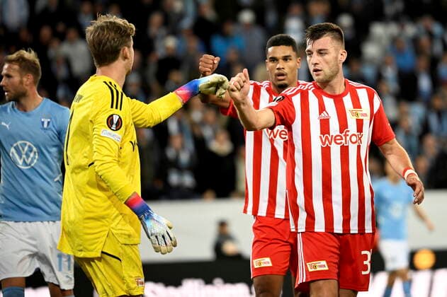 MALMÖ 20221006 Union Berlins Danilho Doekhi and Robin Knoche celebrate with goalkeeper Frederik Rønnow during Thursdays football match in the Europa League, group D, between Malmö FF and FC Union Berlin at Eleda Stadium New Malmö Stadion Malmö Sweden FOOTBALL x50090x,  Copyright: xJohanxNilsson TTx EUROPA LEAGUE MALMÖ FF-UNION BERLIN