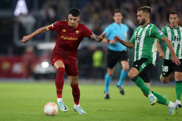 ROME, Italy - 06.10.2022: Roger Ibanez (AS ROMA) German Pezzella (Betis) during the UEFA Europe League group C match between AS Roma and Real Betis Seville at the Olympic Stadium on October 10, 2022 in Rome, Italy.  Copyright: xMarcoxIacobuccix xipa-agency.netx xMarcoxIacobuccix 0
