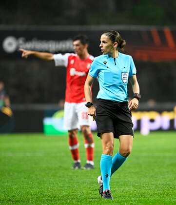 BRAGA, PORTUGAL - OCTOBER 06 : referee Stephanie Frappart (FRA) during Uefa Europa league match between SC Braga and Union St-Gilloise on October 6, 2022 in Estadio Municipal de Braga Braga, Portugal, 6 10 2022 ( )SC Braga v Union St-Gilloise : Uefa Europa league PhotoNews Panoramic 