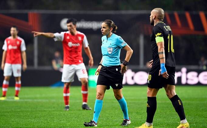 BRAGA, PORTUGAL - OCTOBER 06 : referee Stephanie Frappart (FRA) during Uefa Europa league match between SC Braga and Union St-Gilloise on October 6, 2022 in Estadio Municipal de Braga Braga, Portugal, 6 10 2022 ( )SC Braga v Union St-Gilloise : Uefa Europa league PhotoNews Panoramic 