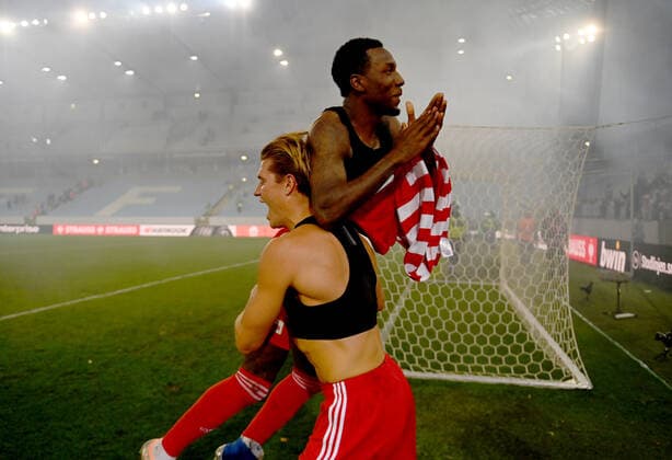 Football, men, season 2022 2023, Europa League, Malmö FF 1 FC Union Berlin group stage, group D, matchday 3 , v l Kevin Behrens 1 FC Union Berlin , Sheraldo Becker 1 FC Union , cheering after the final whistle, 06 10 2022, Copyright: xMatthiasxKochx