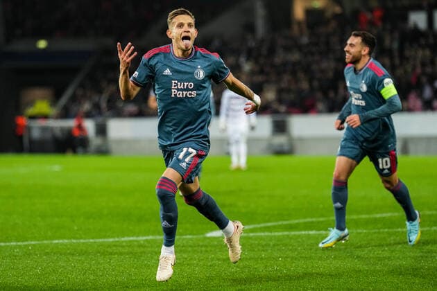 Sport Bilder des Tages UEFA Europa League: FC Midtjylland v Feyenoord Herning - Sebastian Szymanski of Feyenoord scores the 0-1 during the match between FC Midtjylland v Feyenoord at MCH Arena on 6 October 2022 in Herning, Denmark. Copyright: xTomxBodex