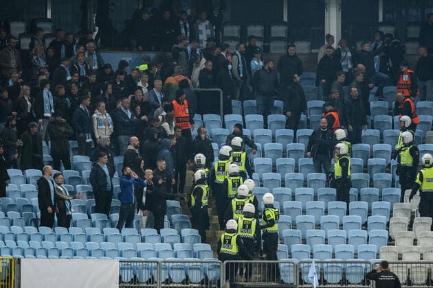 221006 Police in the stands among supporters of Malmö FF during the UEFA Europa League match between Malmö FF and Union Berlin on October 6, 2022 in Malmö Photo Petter Arvidson BILDBYRAN code PA PA0409 football football soccer fotball uefa europa league malmö ff union berlin bbeng audience,  Copyright: PETTERxARVIDSON BB221006PA173