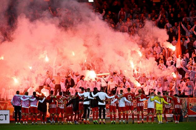 MALMÖ 20221006 FC Union Berlins players celebrate with their supporters after winning over the home team Malmö FF with 1 0 in the Europa League, group D, at Eleda Stadium New Malmö Stadium on Thursday evening Malmö Sweden FOOTBALL x50090x,  Copyright: xJohanxNilsson TTx EUROPA LEAGUE MALMÖ FF-UNION BERLIN