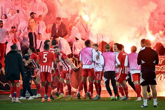 MALMÖ 20221006 FC Union Berlins players celebrate with their supporters after winning over the home team Malmö FF with 1 0 in the Europa League, group D, at Eleda Stadium New Malmö Stadium on Thursday evening Malmö Sweden FOOTBALL x50090x,  Copyright: xJohanxNilsson TTx EUROPA LEAGUE MALMÖ FF-UNION BERLIN