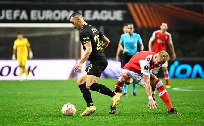BRAGA, PORTUGAL - OCTOBER 06 : Lynen Senne midfielder of Union St-Gilloise during Uefa Europa league match between SC Braga and Union St-Gilloise on October 6, 2022 in Estadio Municipal de Braga Braga, Portugal, 6 10 2022 ( SC Braga v Union St-Gilloise : Uefa Europa league PhotoNews Panoramic 