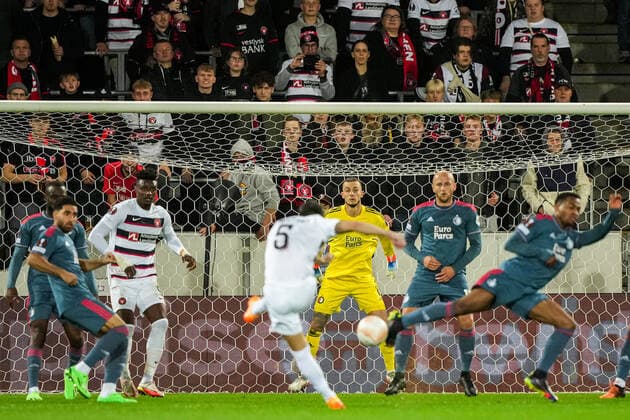 UEFA Europa League: FC Midtjylland v Feyenoord Herning - Emiliano Martinez of FC Midtjylland during the match between FC Midtjylland v Feyenoord at MCH Arena on 6 October 2022 in Herning, Denmark. Copyright: xTomxBodex