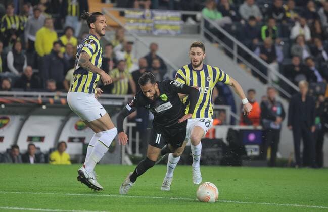 Fenerbahce™s Ismail Yuksek, Gustavo Henrique and AEK™s Sergio Araujo during Fenerbahce AEK Athens UEFA Europa League game at Ulker Arena in Istanbul, Turkey. Copyright: TolgaxAdanali 17697103