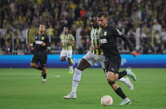 Fenerbahce™s Bright Osayi-Samuel and AEK™s Rafail Mamas during Fenerbahce AEK Athens UEFA Europa League game at Ulker Arena in Istanbul, Turkey. Copyright: TolgaxAdanali 17697139