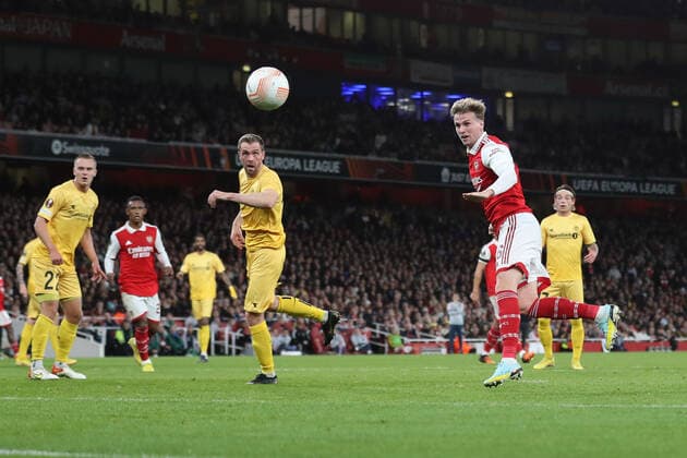 Arsenal gegen Bodo Glimt 06. Oktober 2022, London Europa League Gruppenphase Arsenal gegen Bodo Glimt Rob Holding von Arsenal erzielt sein zweites Tor Foto Jacques Feeney Abseits London UK  Copyright: xJacquesxFeeneyx xOffsidexOffside