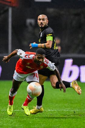 Union s Teddy Teuma and Braga s Fabiano Souza fight for the ball during a match between the Portugese club SC Braga and Belgian soccer team Royale Union Saint-Gilloise, Thursday 06 October 2022 in Braga, Portugal, the third game out of six in the group stage of the UEFA Europa League competition. LAURIExDIEFFEMBACQ  x46400898x