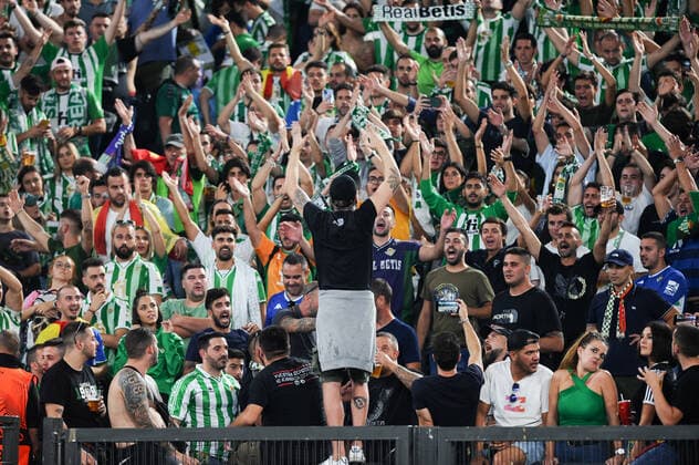 IPP20221006 Football - soccer: UEFA Europa League 2022 2023, AS Rom - Real Betis Sevilla, tifosi del Real Betis. (Verwendung nur in Deutschland - GERMANY ONLY) *** IPP20221006 Football soccer UEFA Europa League 2022 2023, AS Rome Real Betis Sevilla, tifosi del Real Betis use only in Germany GERMANY ONLY 