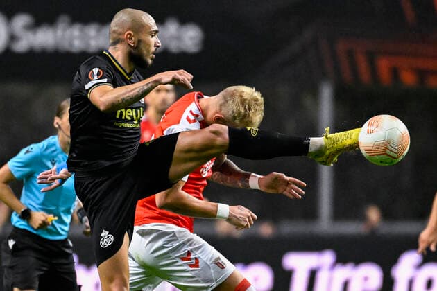 Union s Teddy Teuma and Braga s Uros Racic fight for the ball during a match between the Portugese club SC Braga and Belgian soccer team Royale Union Saint-Gilloise, Thursday 06 October 2022 in Braga, Portugal, the third game out of six in the group stage of the UEFA Europa League competition. LAURIExDIEFFEMBACQ  x46400904x