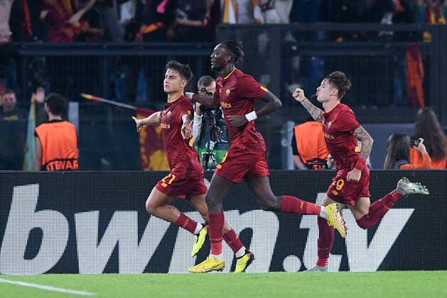 AS Roma v Real Betis - UEFA Europa League Paulo Dybala of AS Roma celebrates after scoring first goal during the UEFA Europa League Group C stage match between AS Roma and Real Betis at Stadio Olimpico, Rome, Italy on 6 October 2022. Rome Rome Italy  Copyright: xGiuseppexMaffiax originalFilename:maffia-asromavr221006_np2af.jpg