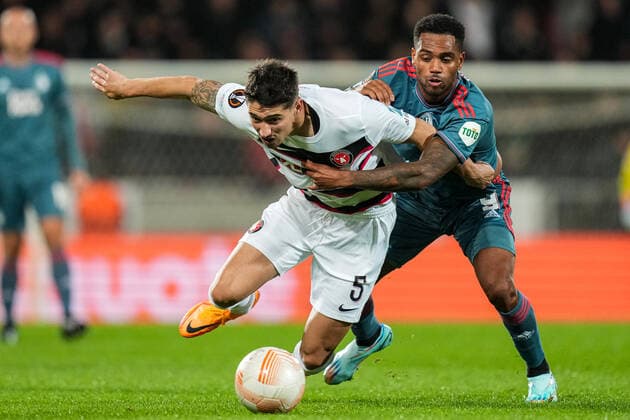 UEFA Europa League: FC Midtjylland v Feyenoord Herning - Emiliano Martinez of FC Midtjylland, Danilo Pereira da Silva of Feyenoord during the match between FC Midtjylland v Feyenoord at MCH Arena on 6 October 2022 in Herning, Denmark. Copyright: xYannickxVerhoevenx