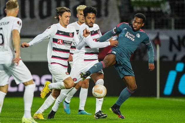 UEFA Europa League: FC Midtjylland v Feyenoord Herning - Kristoffer Olsson of FC Midtjylland, Quinten Timber of Feyenoord during the match between FC Midtjylland v Feyenoord at MCH Arena on 6 October 2022 in Herning, Denmark. Copyright: xTomxBodex