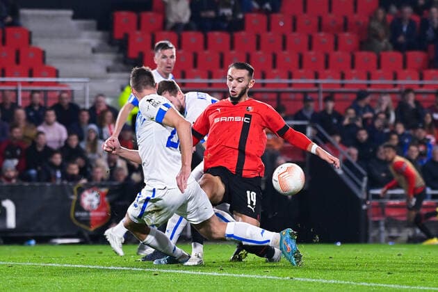 Amine GOUIRI ( 19 - Rennes ) - Illia Zabarnyi ( 25 - Dynamo Kiev ) - FOOTBALL : Rennes vs Dynamo Kiev - Ligue Europa - 06 10 2022 FedericoPestellini Panoramic 
