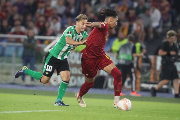 ROME, Italy - 06.10.2022: Sergio Canales (Betis) Chris Smalling (AS ROMA) during the UEFA Europe League group C match between AS Roma and Real Betis Seville at the Olympic Stadium on October 10, 2022 in Rome, Italy.  Copyright: xMarcoxIacobuccix xipa-agency.netx xMarcoxIacobuccix 0